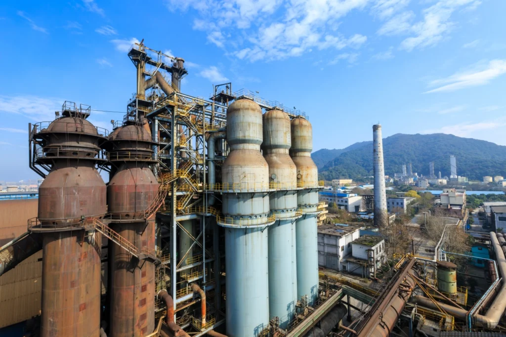 nieużywana infrastruktura w strefie przemysłowej - antropogeniczne złoża metali, które eksploatuje urban mining